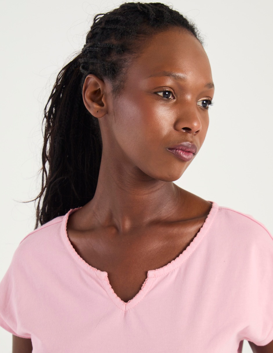 Playera manga corta cuello V para mujer 6