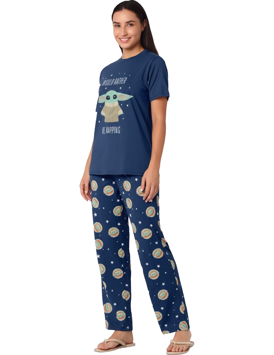 Conjunto pijama Baby Yoda para mujer 3